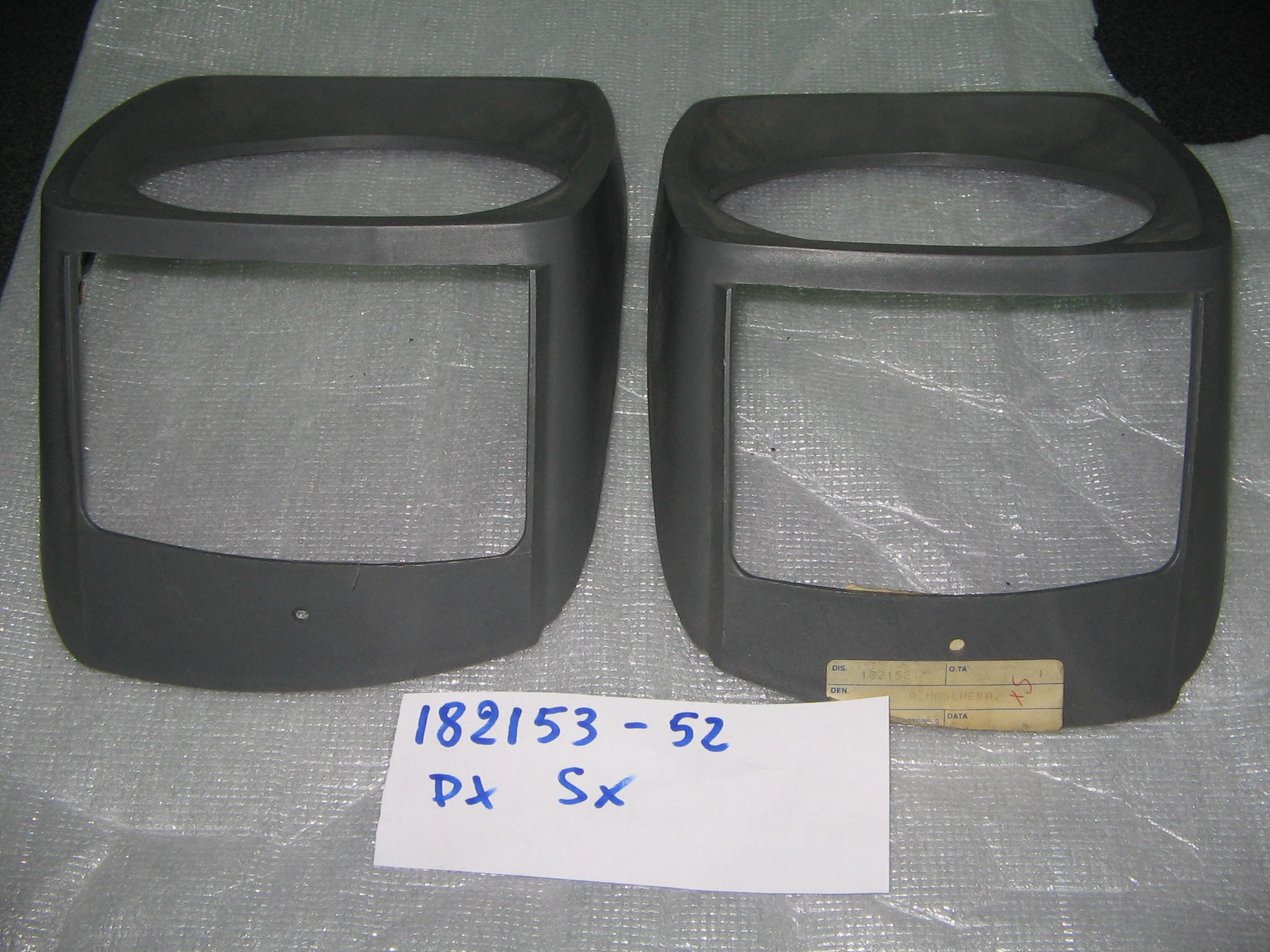 APE PLASTICA CONTORNO FARI N.23022